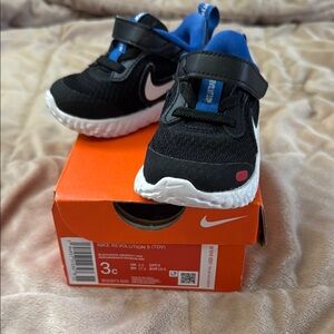 Nike Revolution 5 Kids Shoes - Black/White